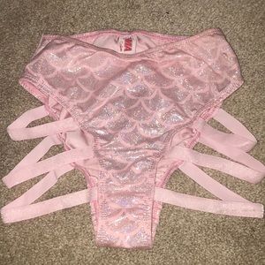 Mermaid bottoms 🧜🏻‍♀️